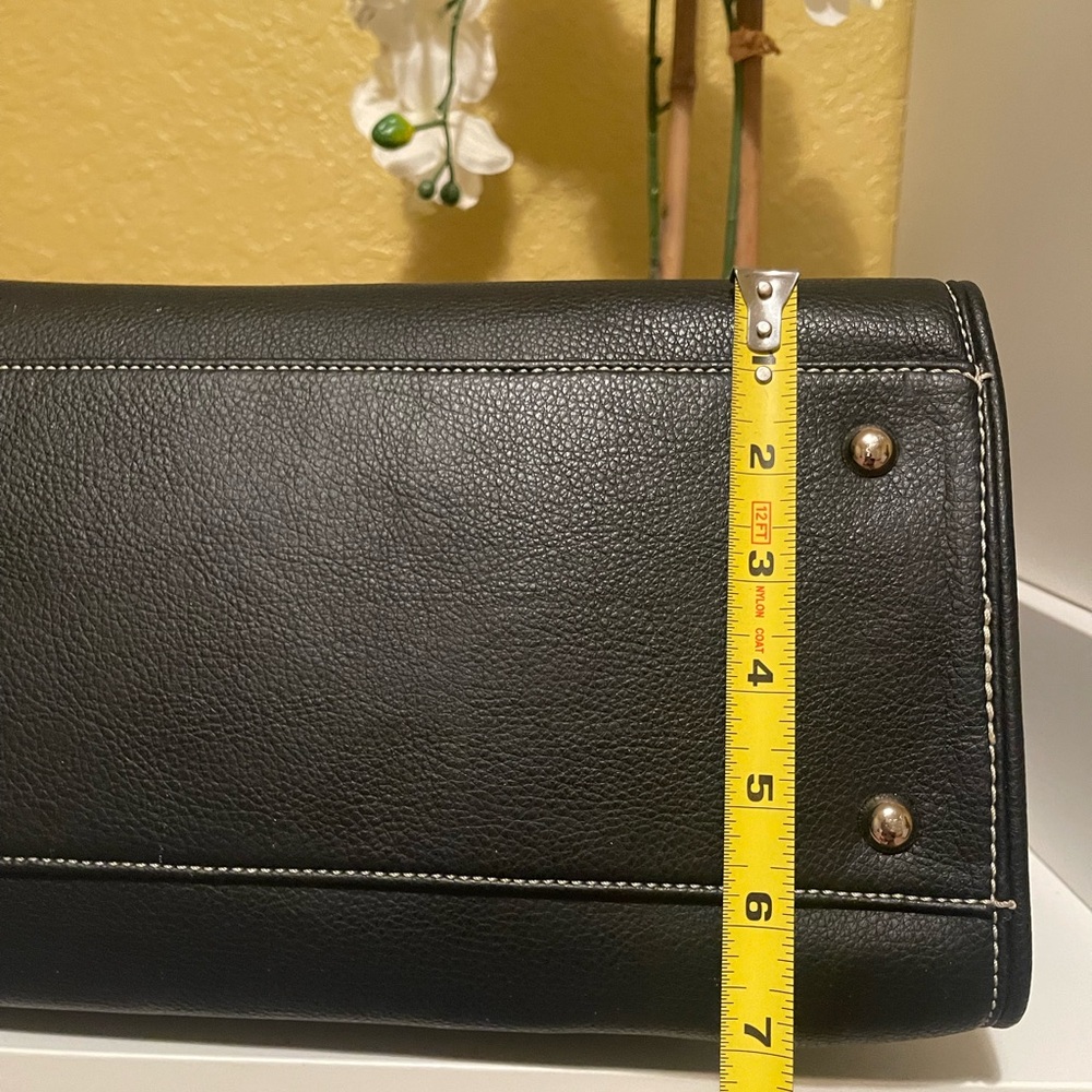 Elegant Black Tod's Leather Handbag - Picture 11 of 12